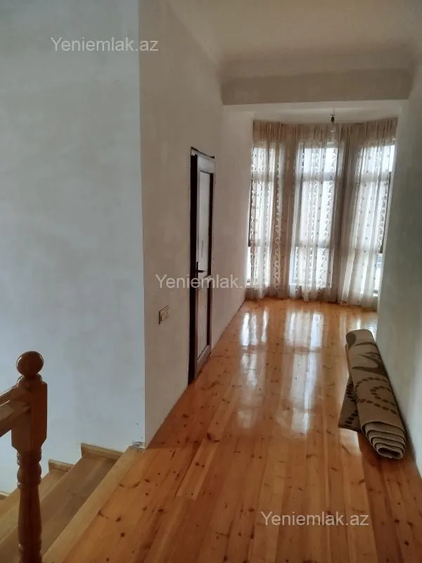 Satılır 5 otaqlı həyət evi 200 m²