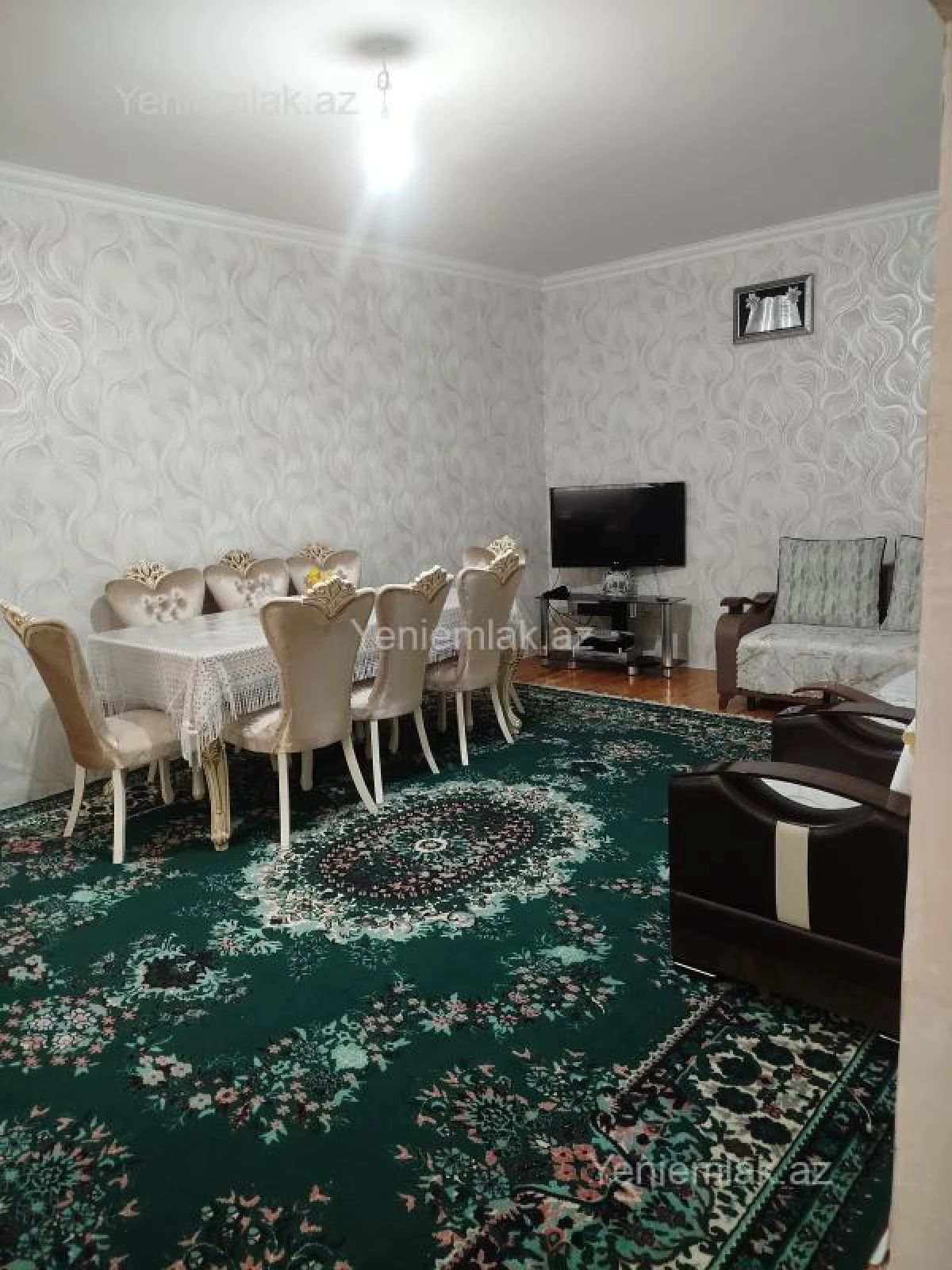 Satılır 5 otaqlı həyət evi 200 m²
