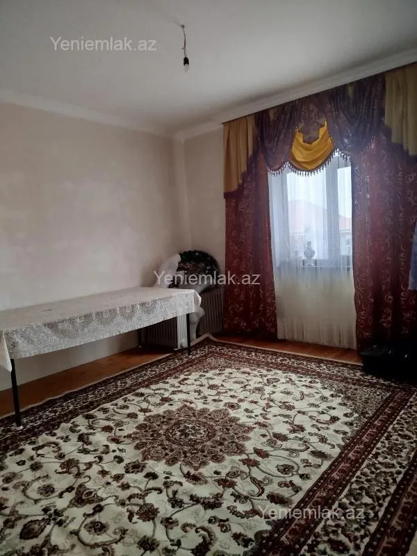 Satılır 5 otaqlı həyət evi 200 m²