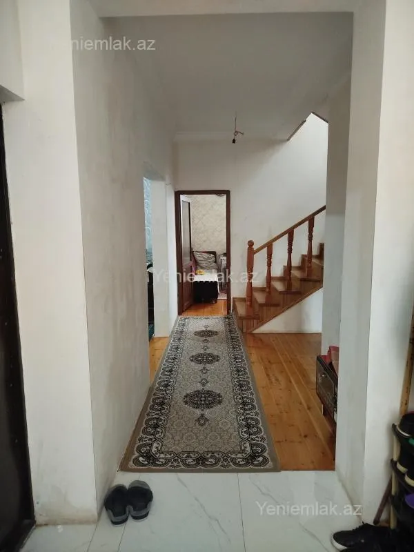 Satılır 5 otaqlı həyət evi 200 m²