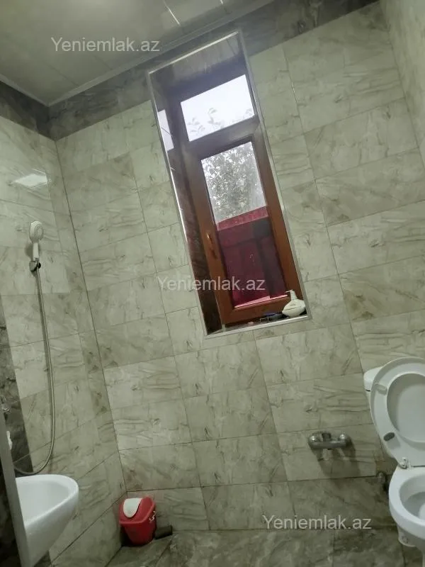 Satılır 5 otaqlı həyət evi 200 m²