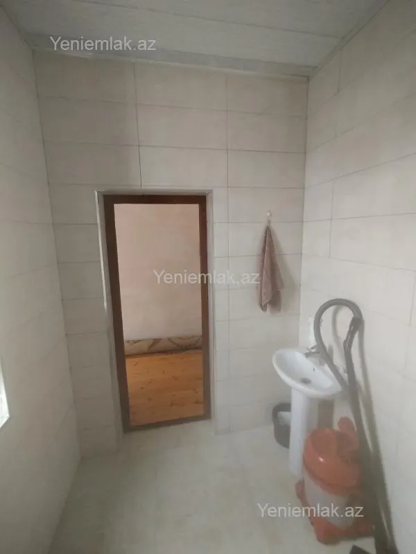 Satılır 5 otaqlı həyət evi 200 m²