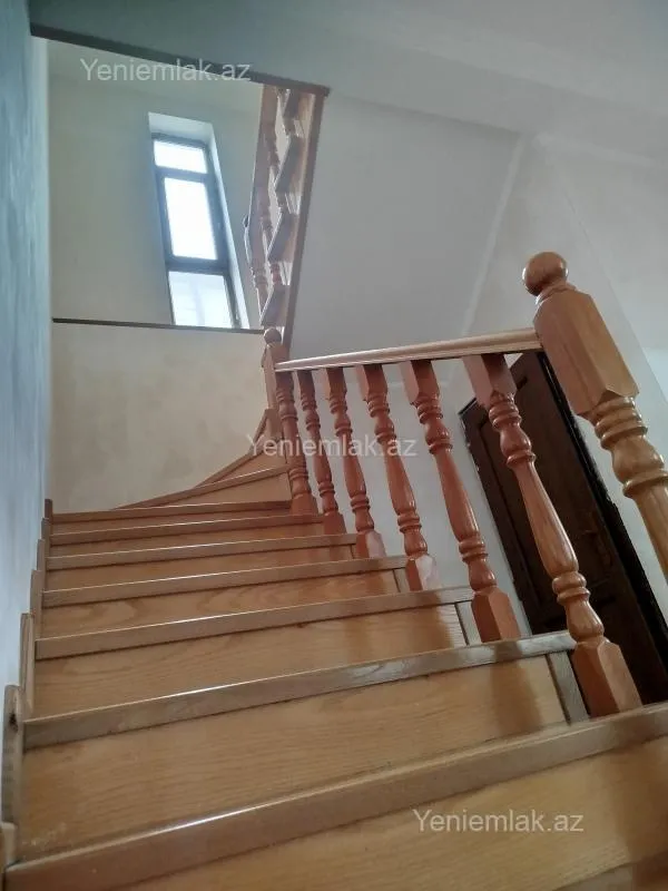 Satılır 5 otaqlı həyət evi 200 m²