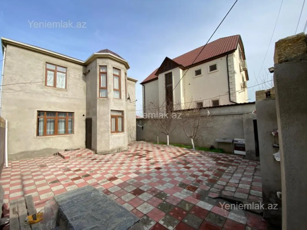 Satılır 5 otaqlı həyət evi 200 m²