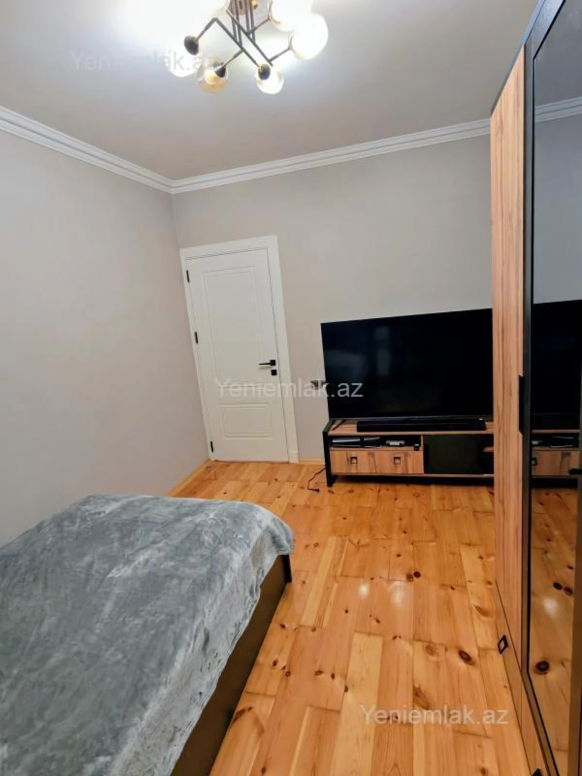 Satılır 4 otaqlı köhnə tikili 100 m²