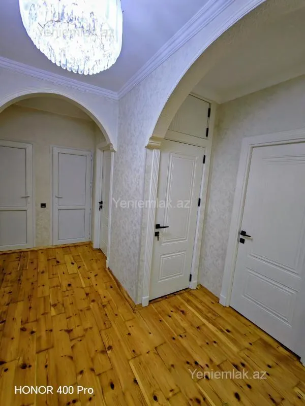 Satılır 4 otaqlı köhnə tikili 100 m²