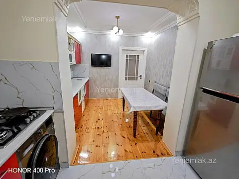 Satılır 4 otaqlı köhnə tikili 100 m²