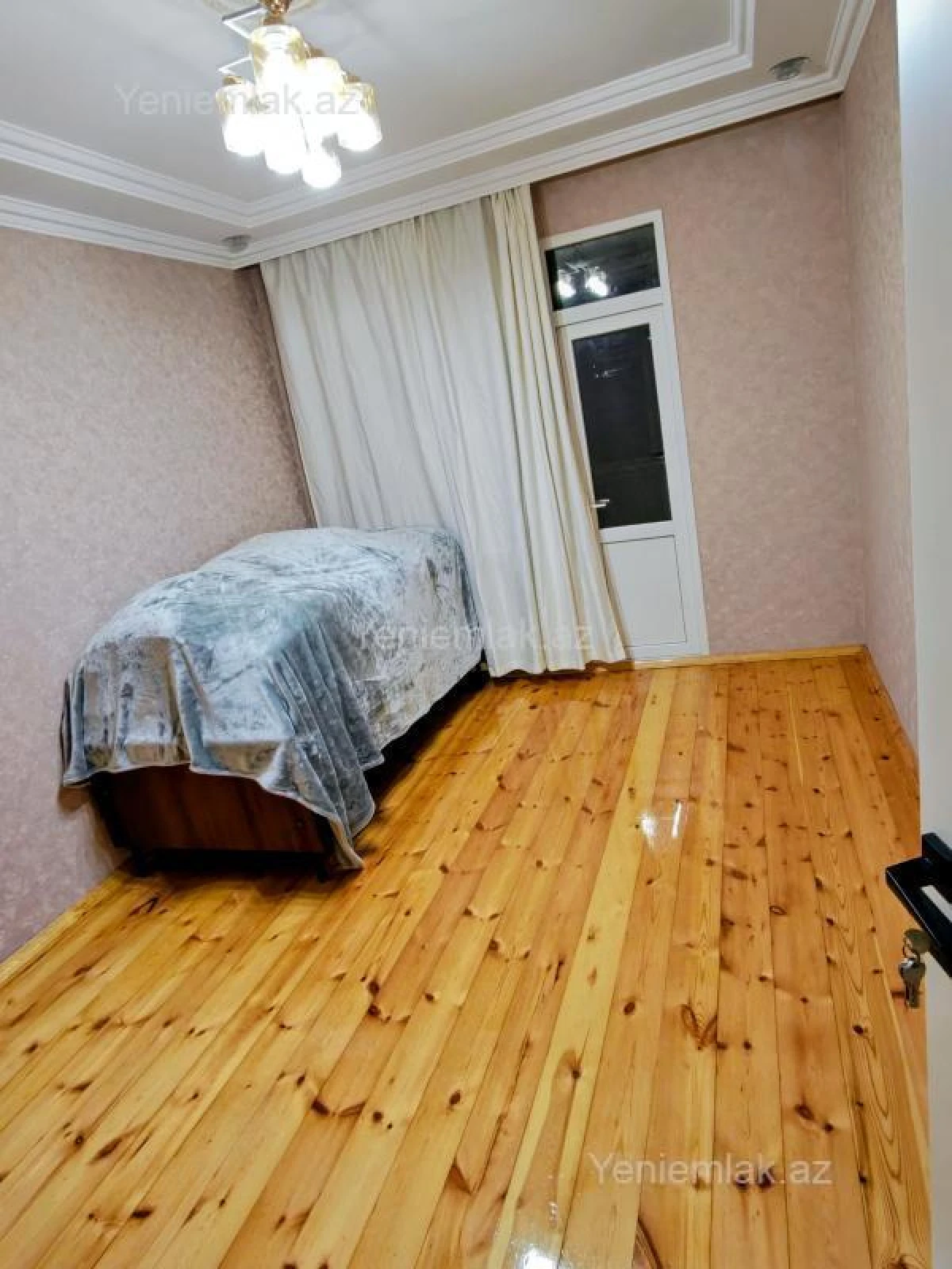 Satılır 4 otaqlı köhnə tikili 100 m²