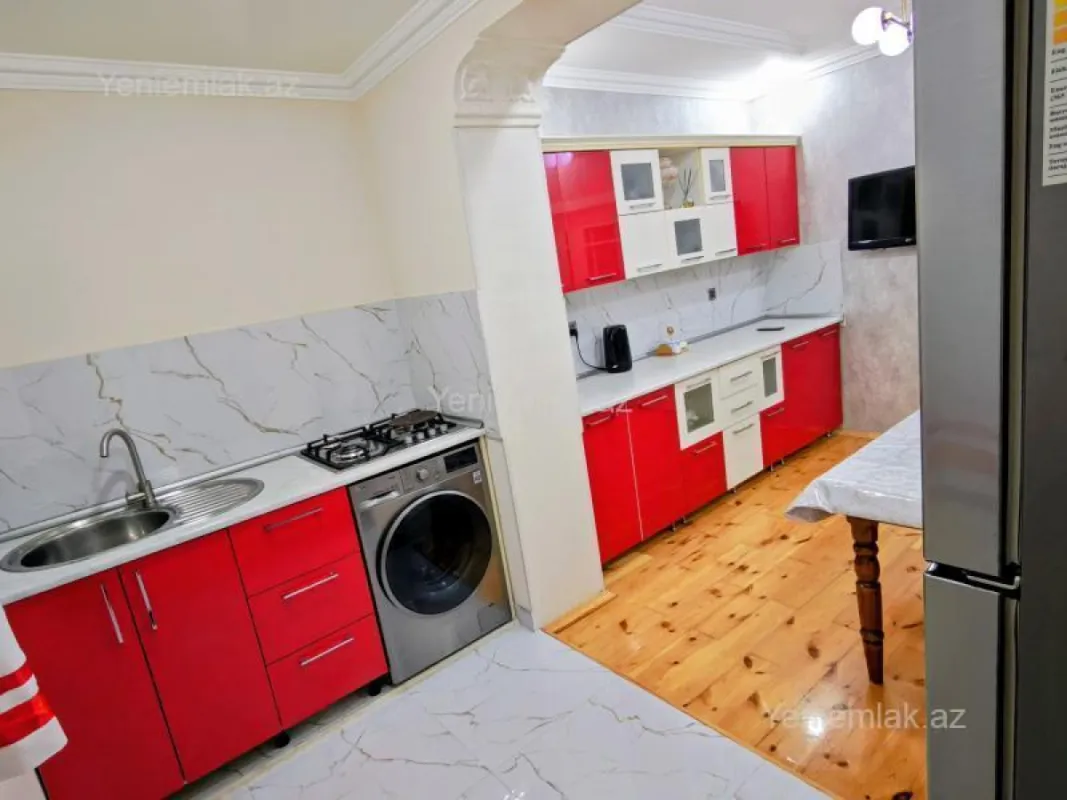 Satılır 4 otaqlı köhnə tikili 100 m²