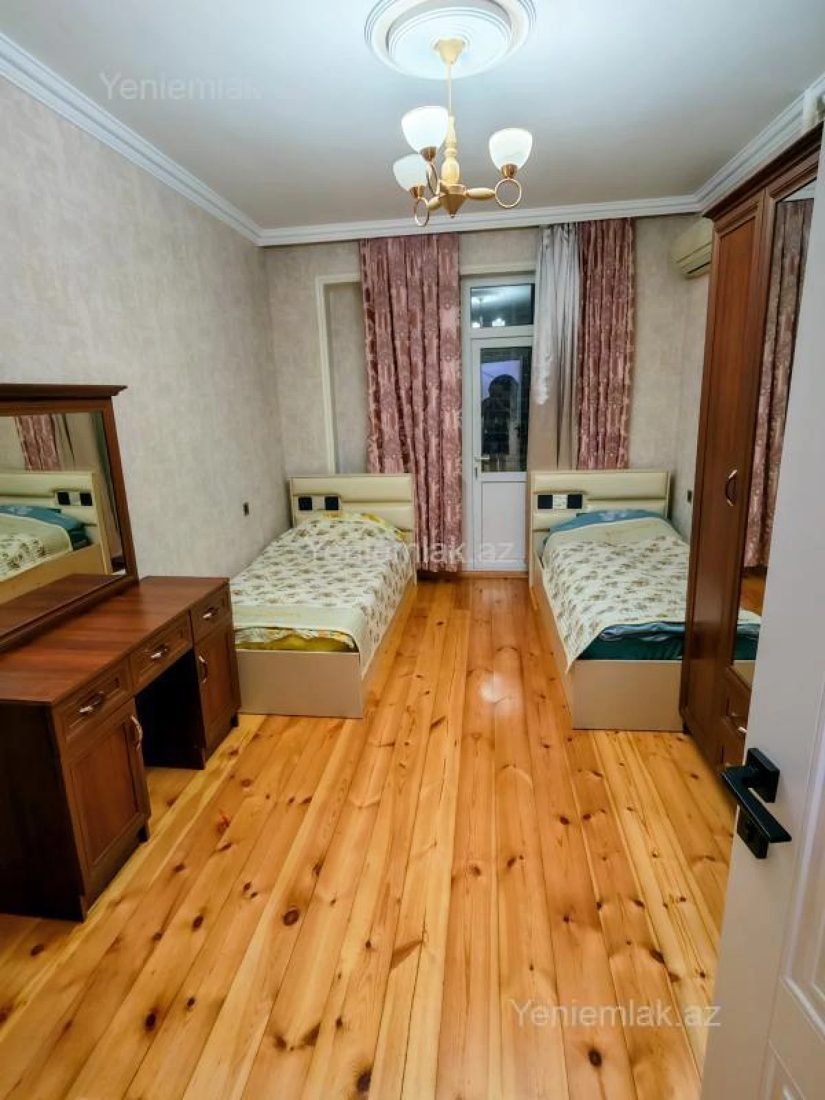 Satılır 4 otaqlı köhnə tikili 100 m²