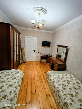 Satılır 4 otaqlı köhnə tikili 100 m²