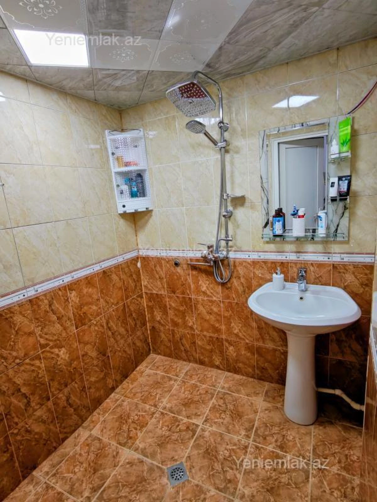 Satılır 4 otaqlı köhnə tikili 100 m²