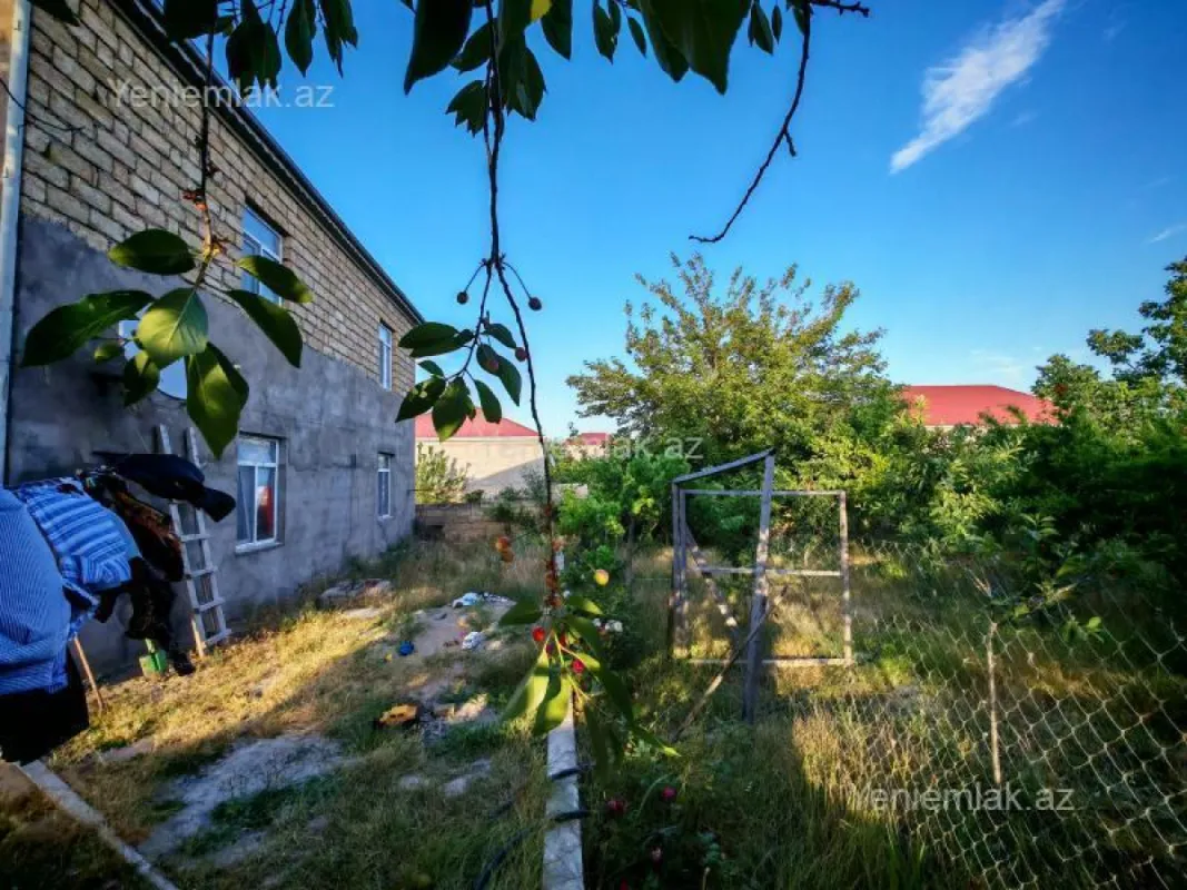 Satılır 6 otaqlı həyət evi 200 m²