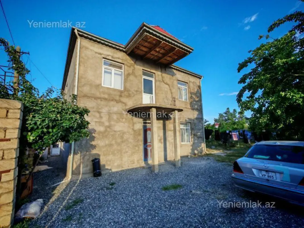 Satılır 6 otaqlı həyət evi 200 m²