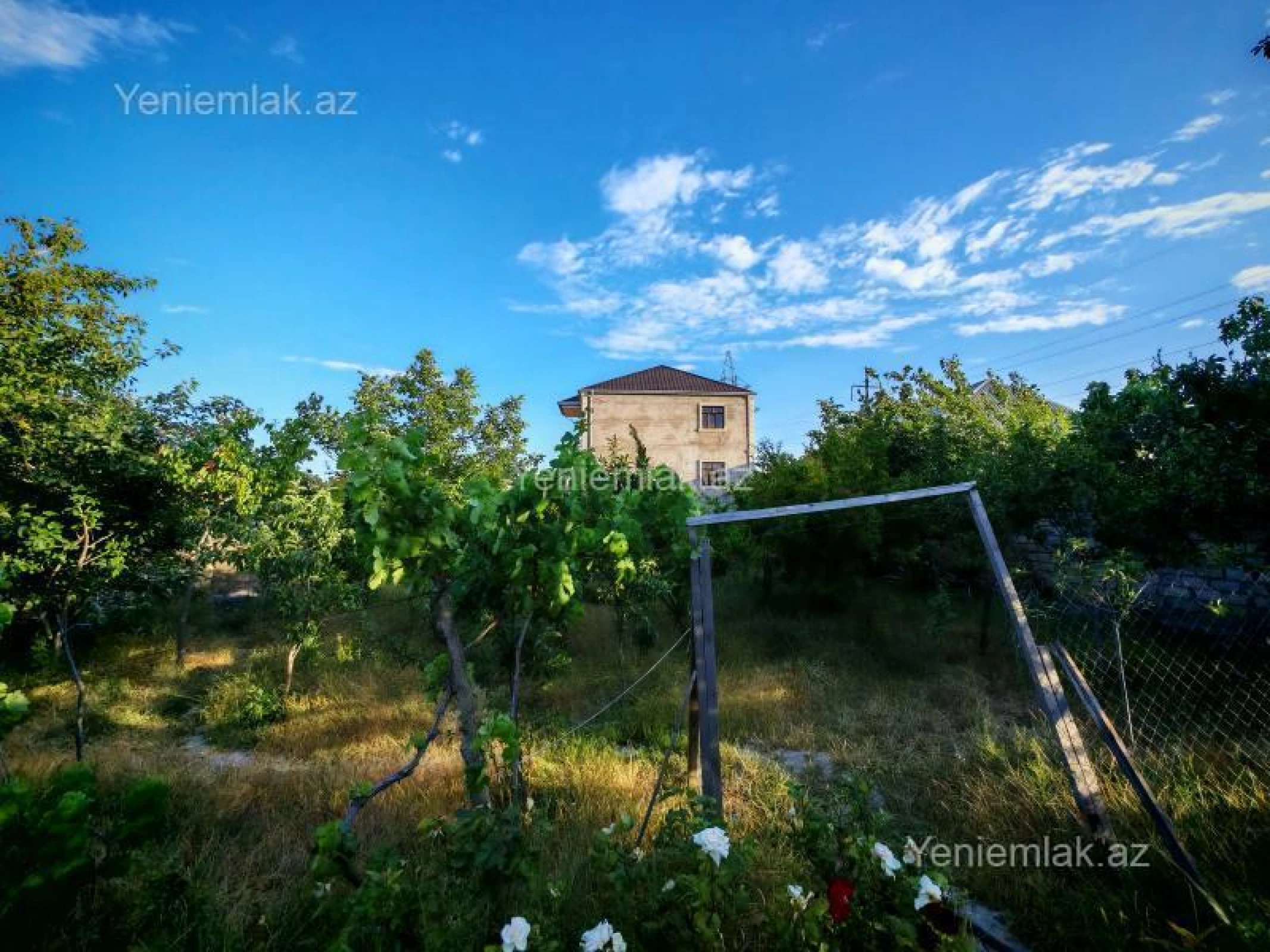 Satılır 6 otaqlı həyət evi 200 m²
