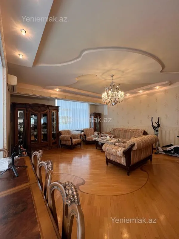 Satılır 4 otaqlı yeni tikili 185 m²