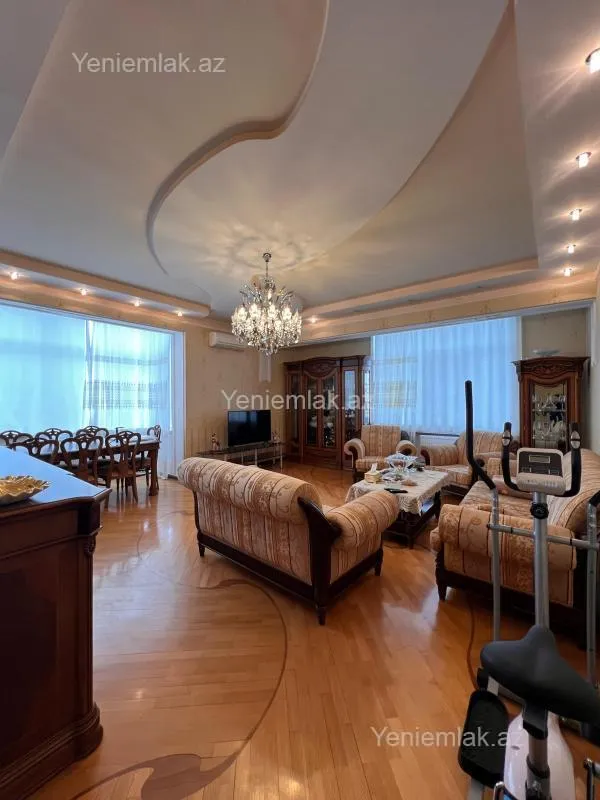 Satılır 4 otaqlı yeni tikili 185 m²