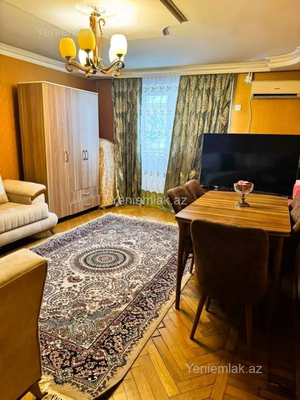 Satılır 2 otaqlı köhnə tikili 61 m²