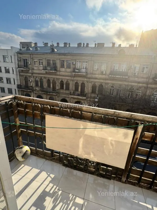 Satılır 2 otaqlı köhnə tikili 61 m²