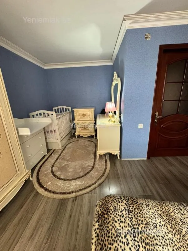 Satılır 2 otaqlı köhnə tikili 61 m²