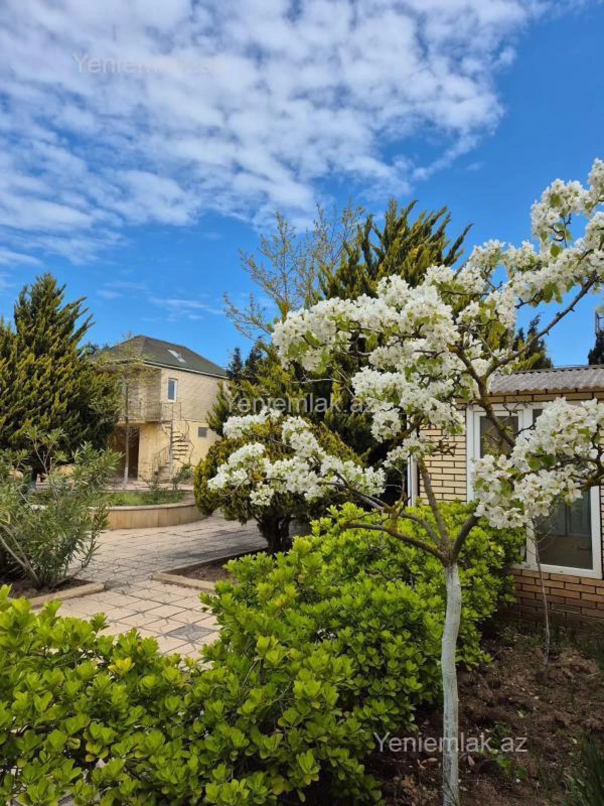 Satılır 5 otaqlı həyət evi 200 m²