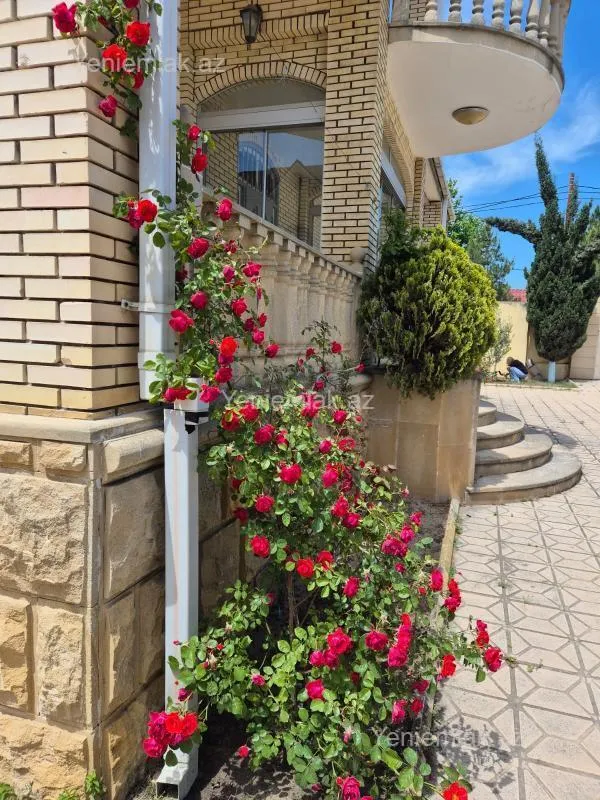 Satılır 5 otaqlı həyət evi 200 m²