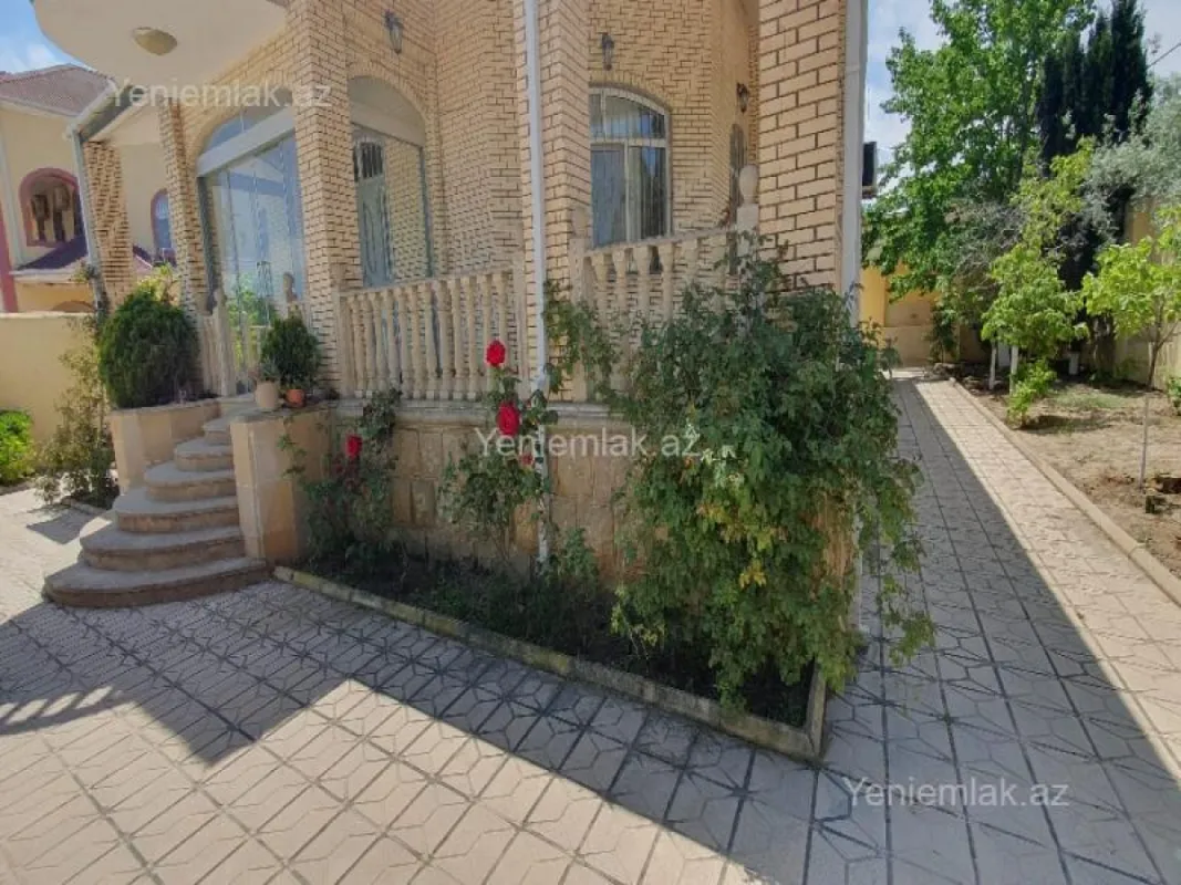 Satılır 5 otaqlı həyət evi 200 m²