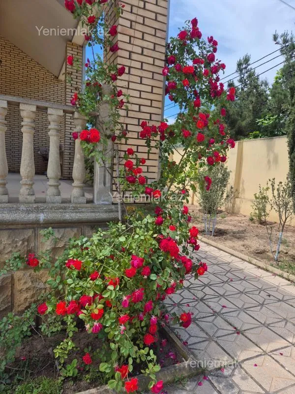 Satılır 5 otaqlı həyət evi 200 m²