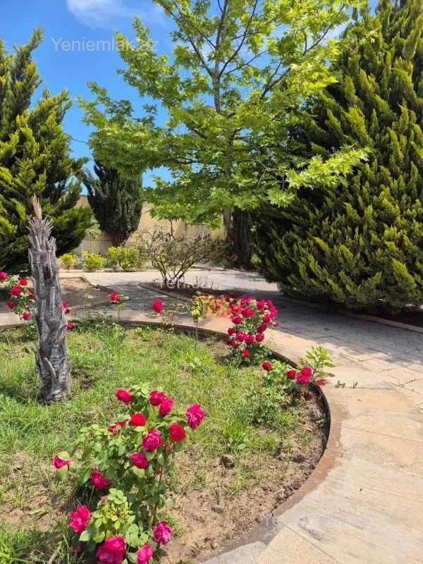 Satılır 5 otaqlı həyət evi 200 m²