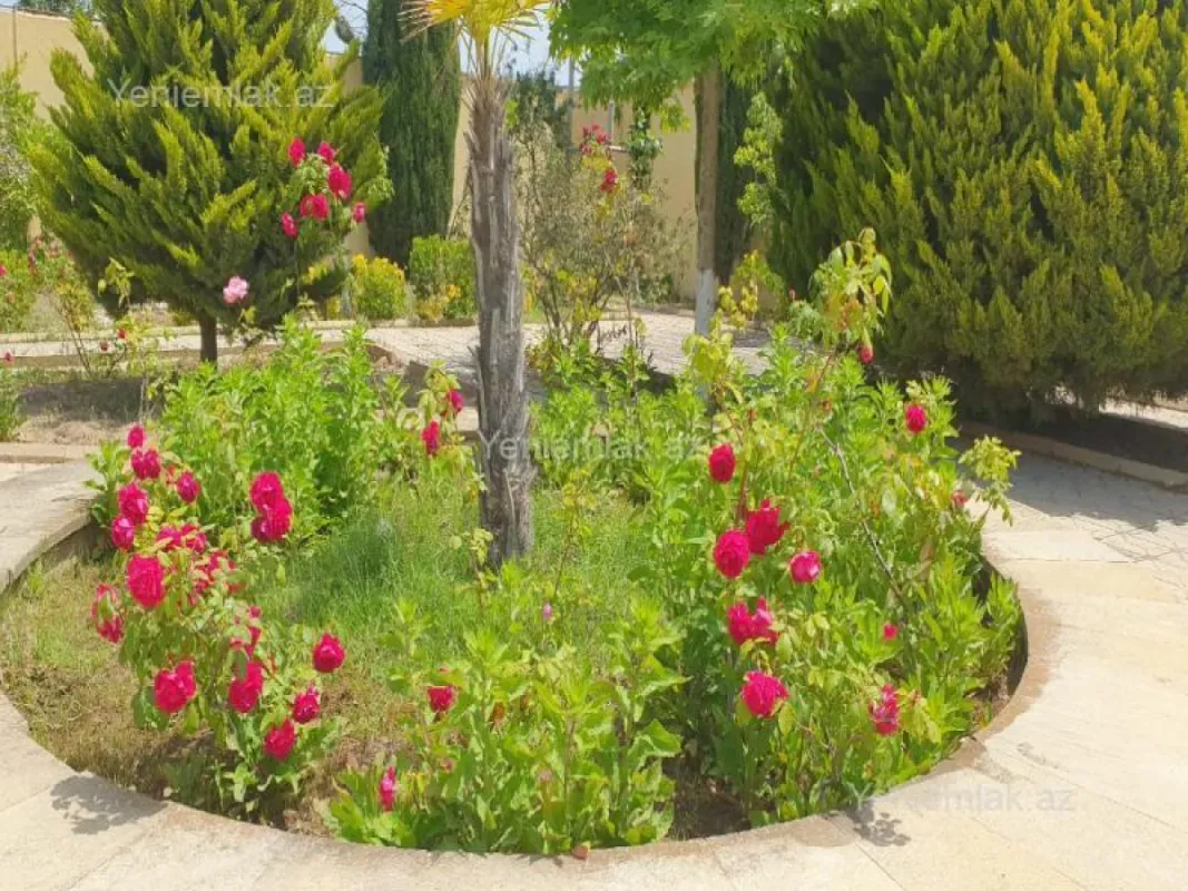 Satılır 5 otaqlı həyət evi 200 m²