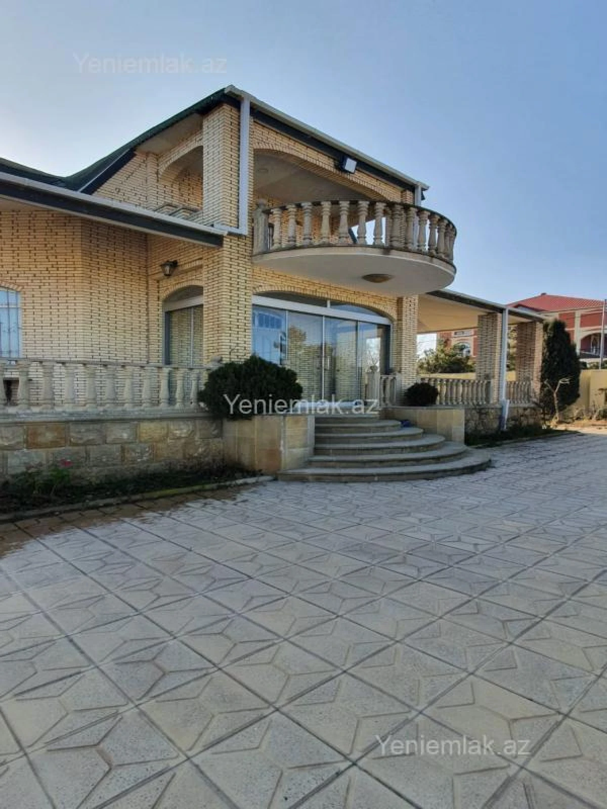 Satılır 5 otaqlı həyət evi 200 m²