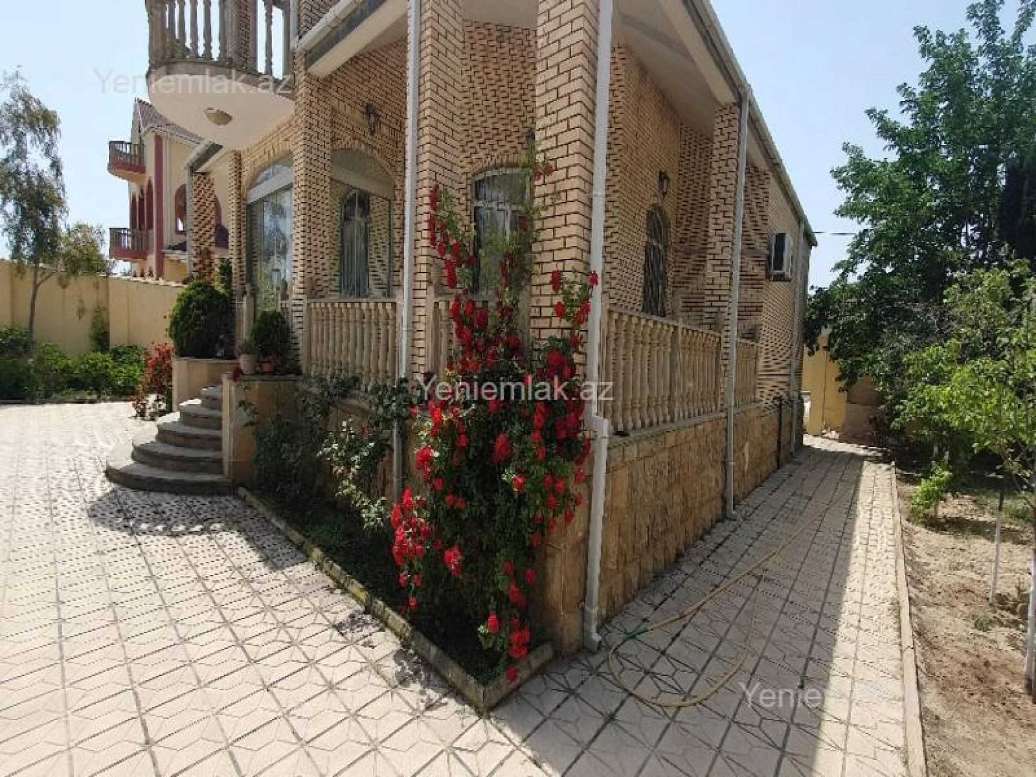 Satılır 5 otaqlı həyət evi 200 m²