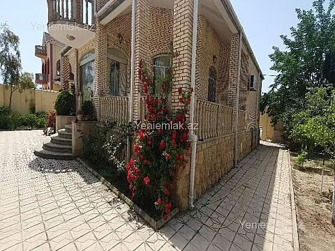 Satılır 5 otaqlı həyət evi 200 m²