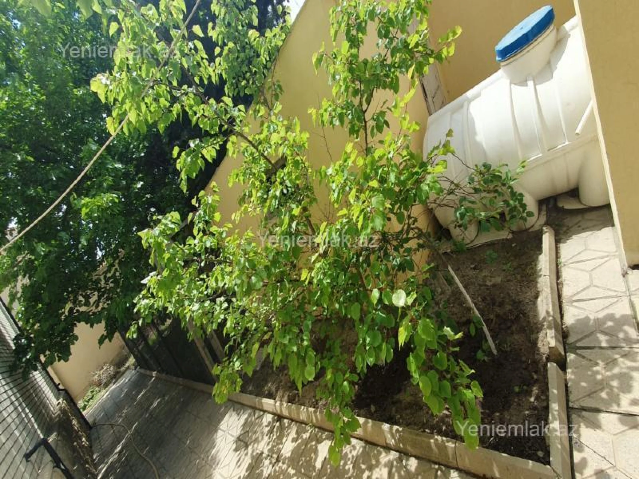 Satılır 5 otaqlı həyət evi 200 m²