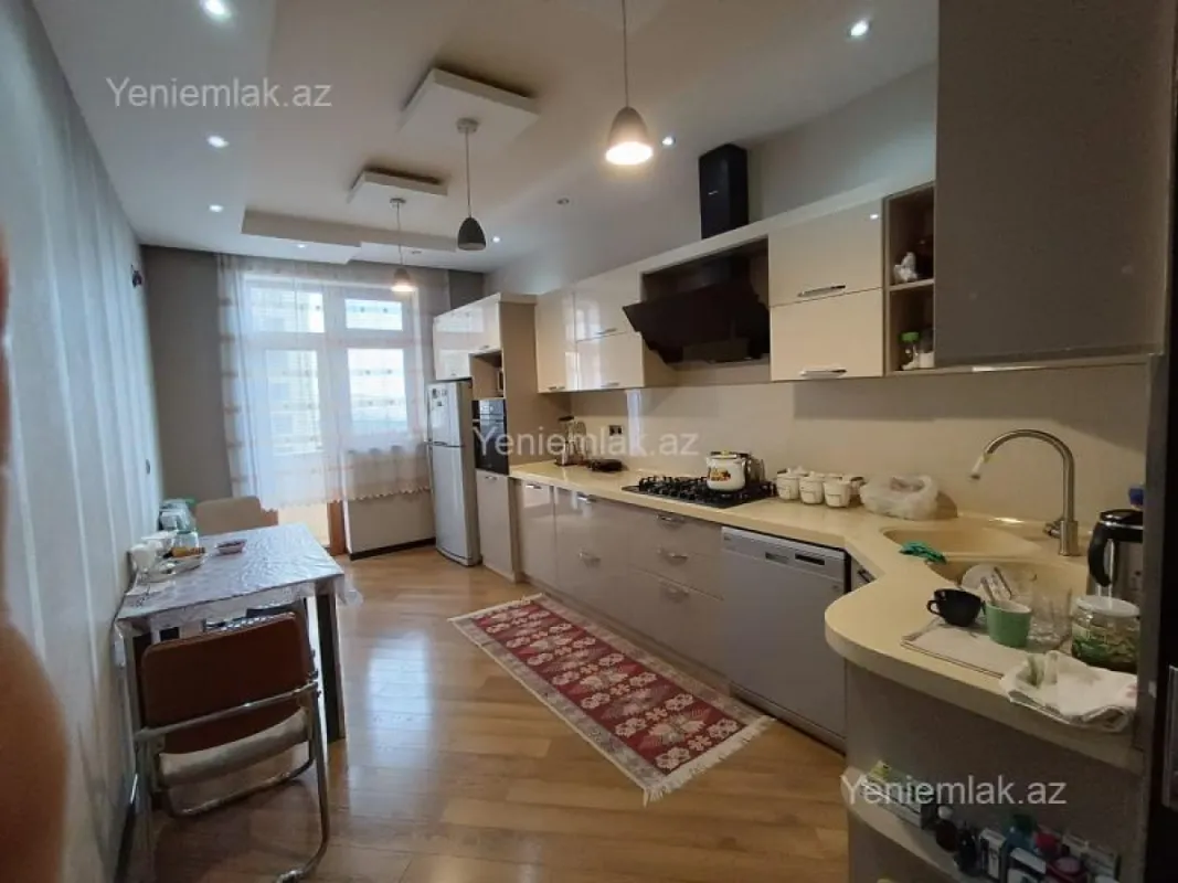 Satılır 4 otaqlı yeni tikili 147 m²