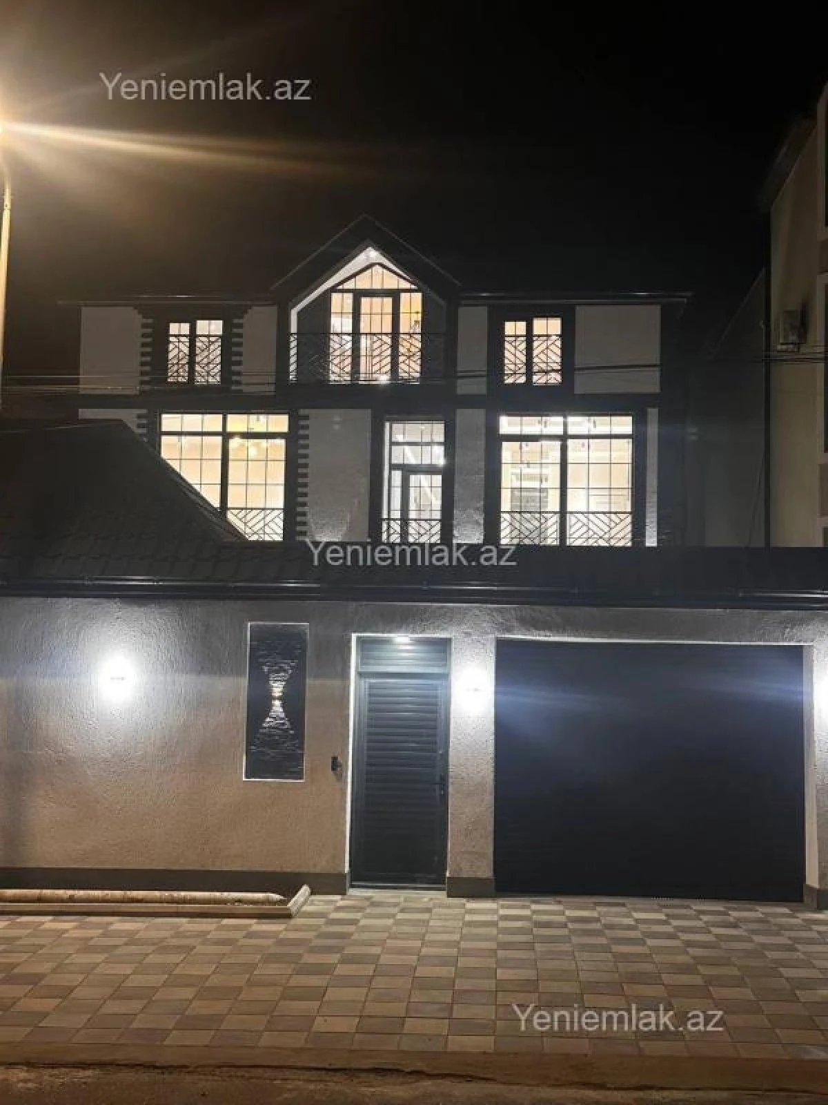 Satılır 9 otaqlı həyət evi 437 m²
