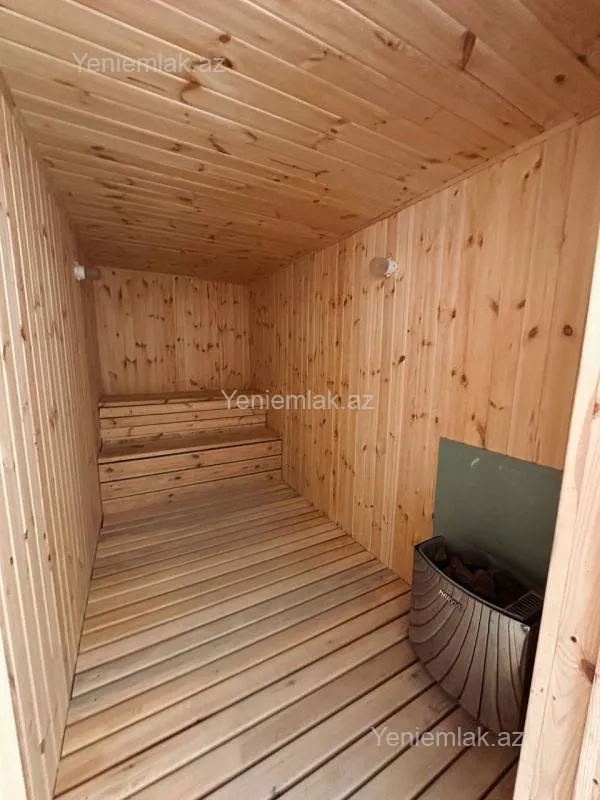 Satılır 9 otaqlı həyət evi 437 m²