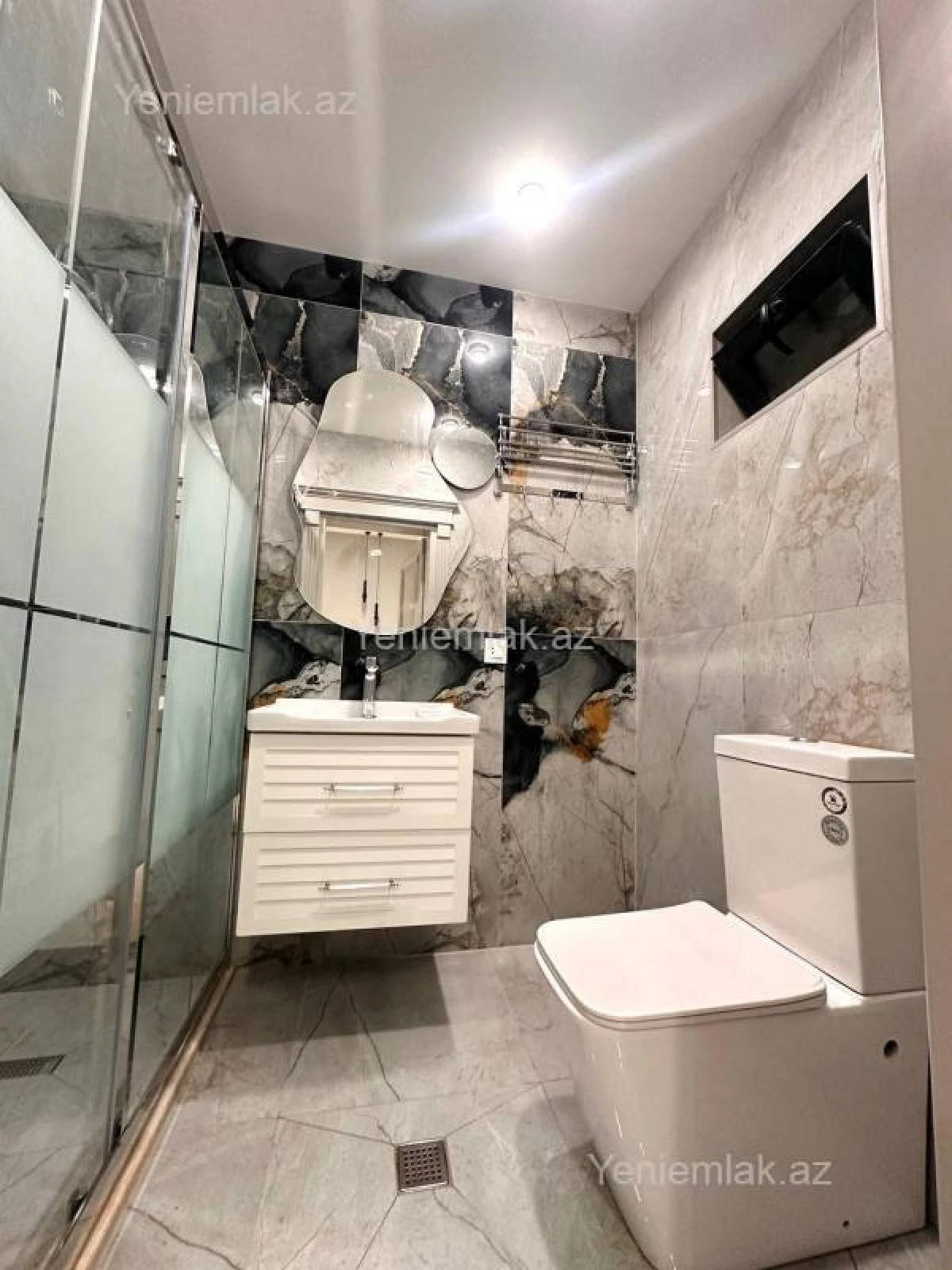 Satılır 9 otaqlı həyət evi 437 m²