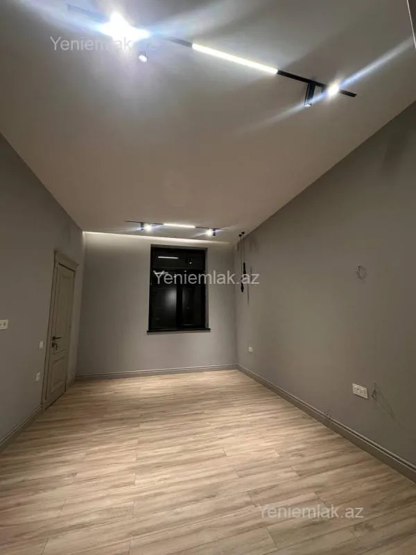 Satılır 9 otaqlı həyət evi 437 m²