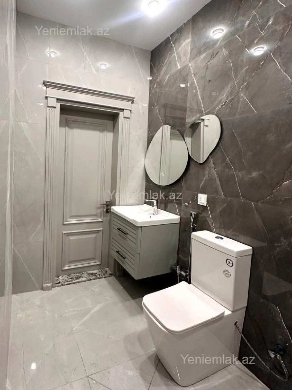 Satılır 9 otaqlı həyət evi 437 m²