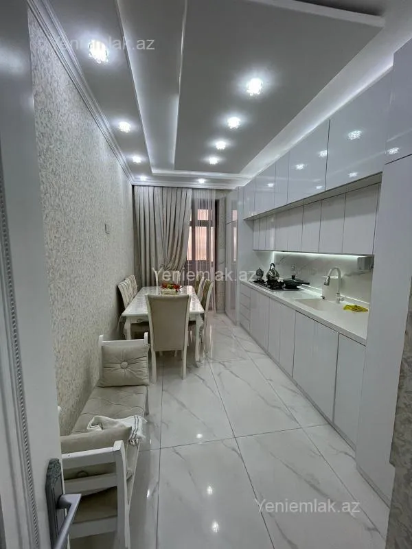Satılır 3 otaqlı yeni tikili 125 m²