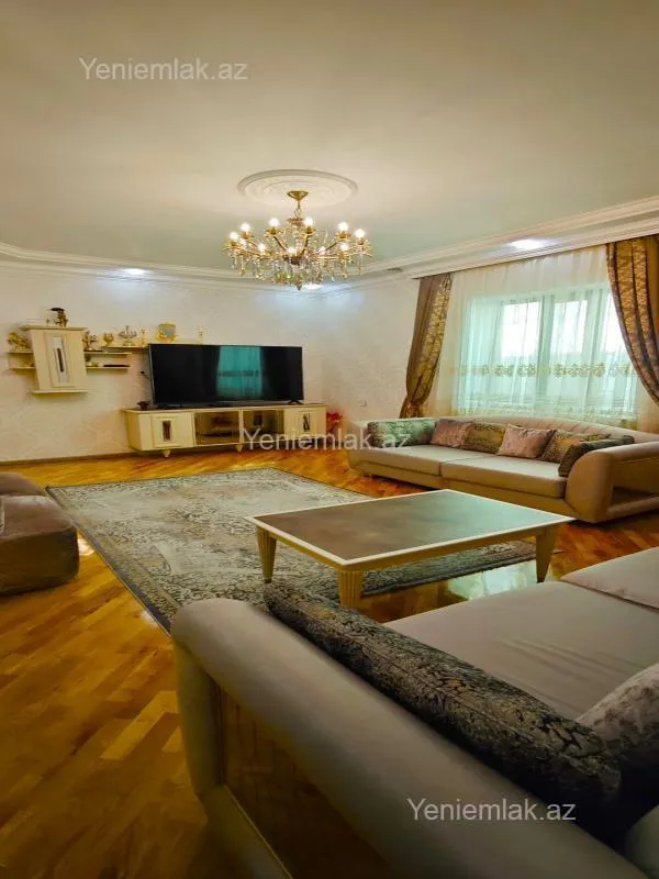 Satılır 6 otaqlı həyət evi 330 m²