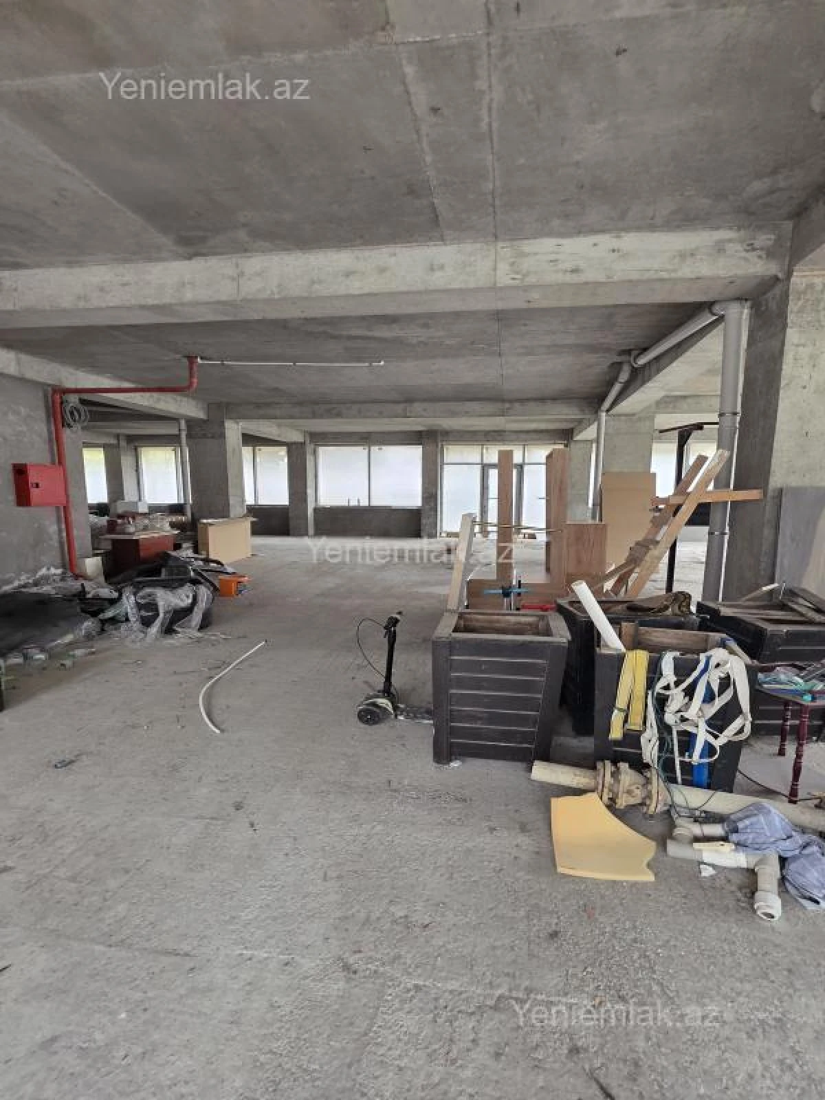 Satılır 7 otaqlı obyekt 750 m²