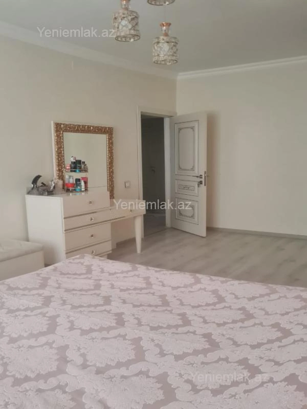 Satılır 3 otaqlı köhnə tikili 75 m²