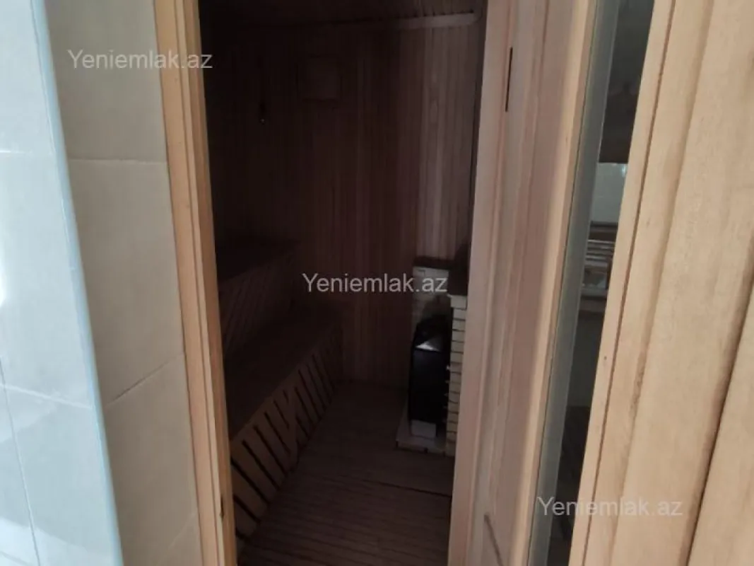 Satılır 8 otaqlı həyət evi 250 m²