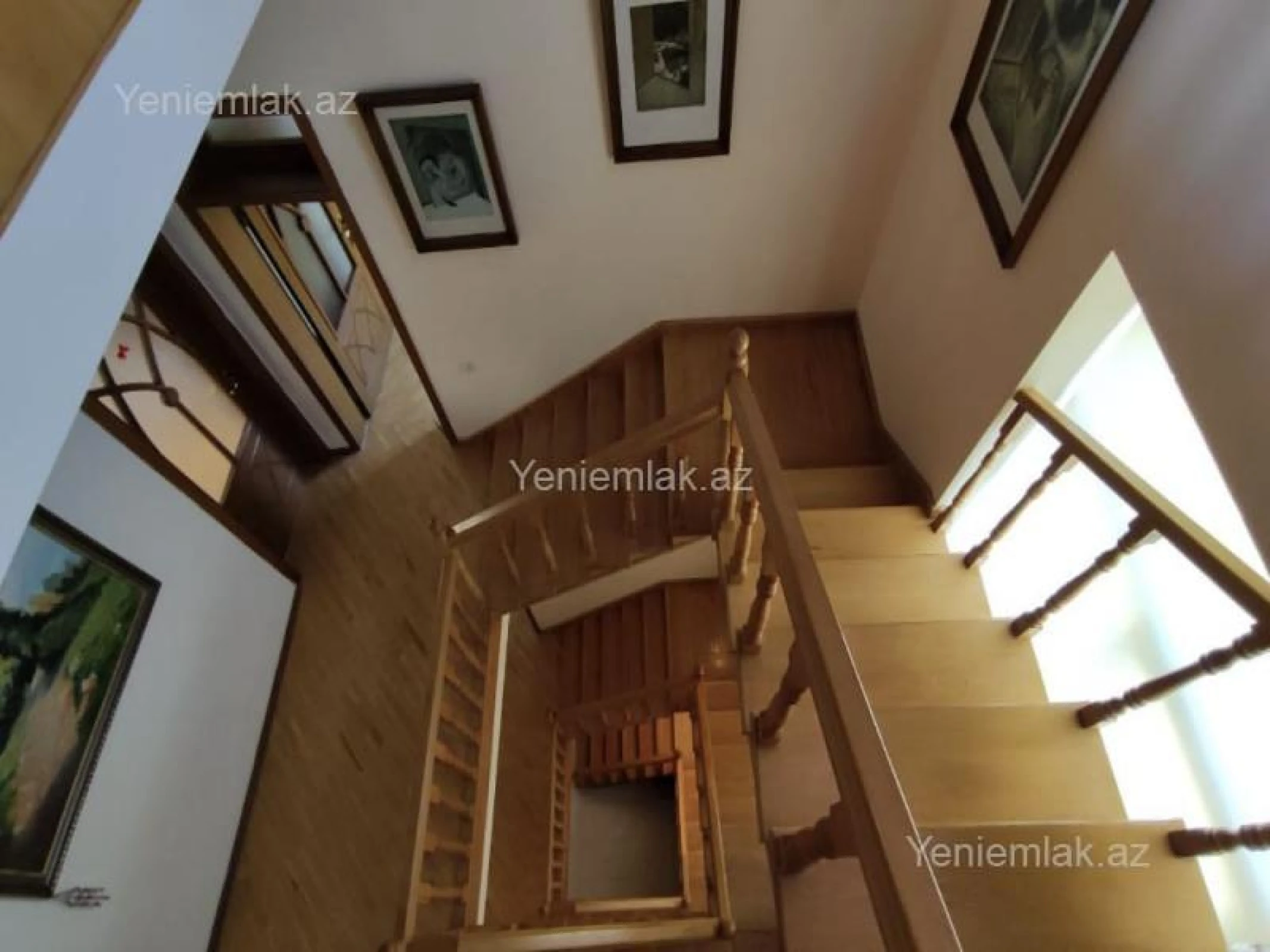 Satılır 8 otaqlı həyət evi 250 m²