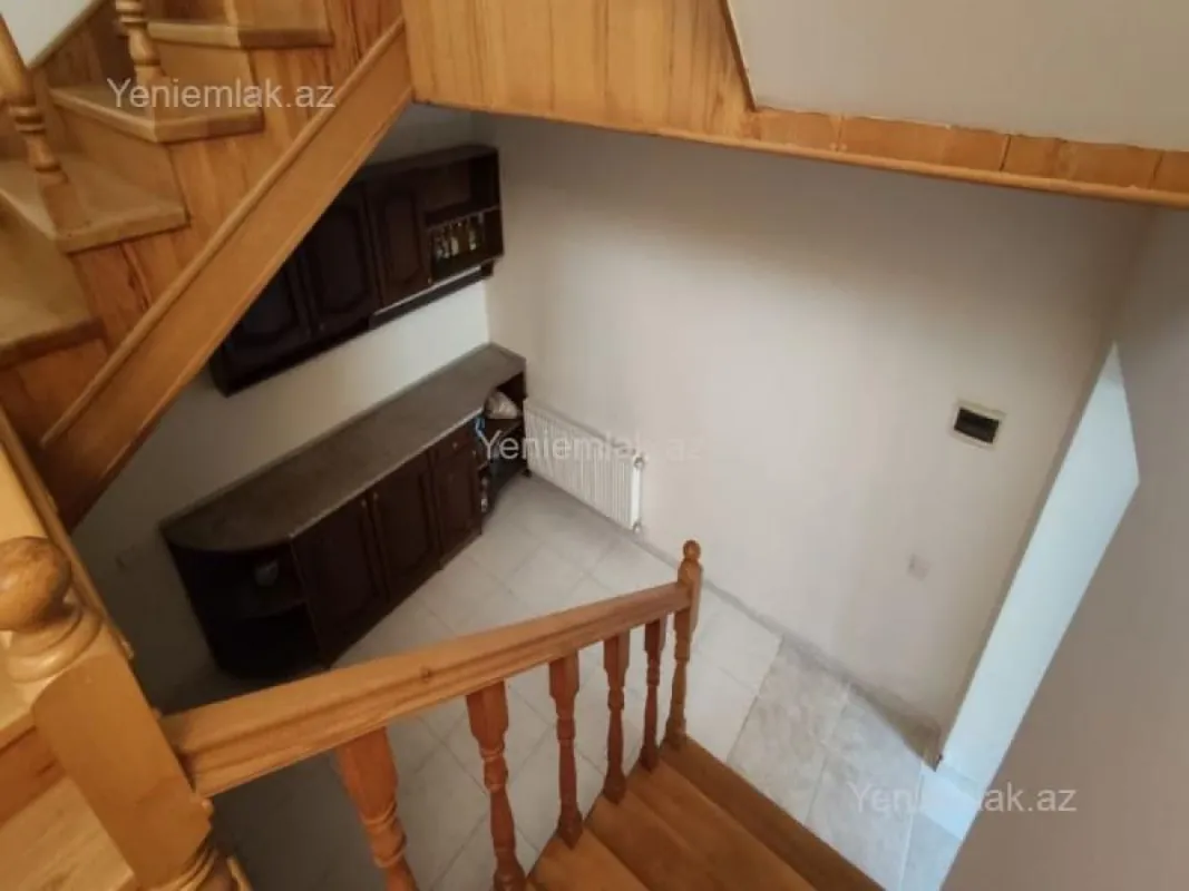 Satılır 8 otaqlı həyət evi 250 m²