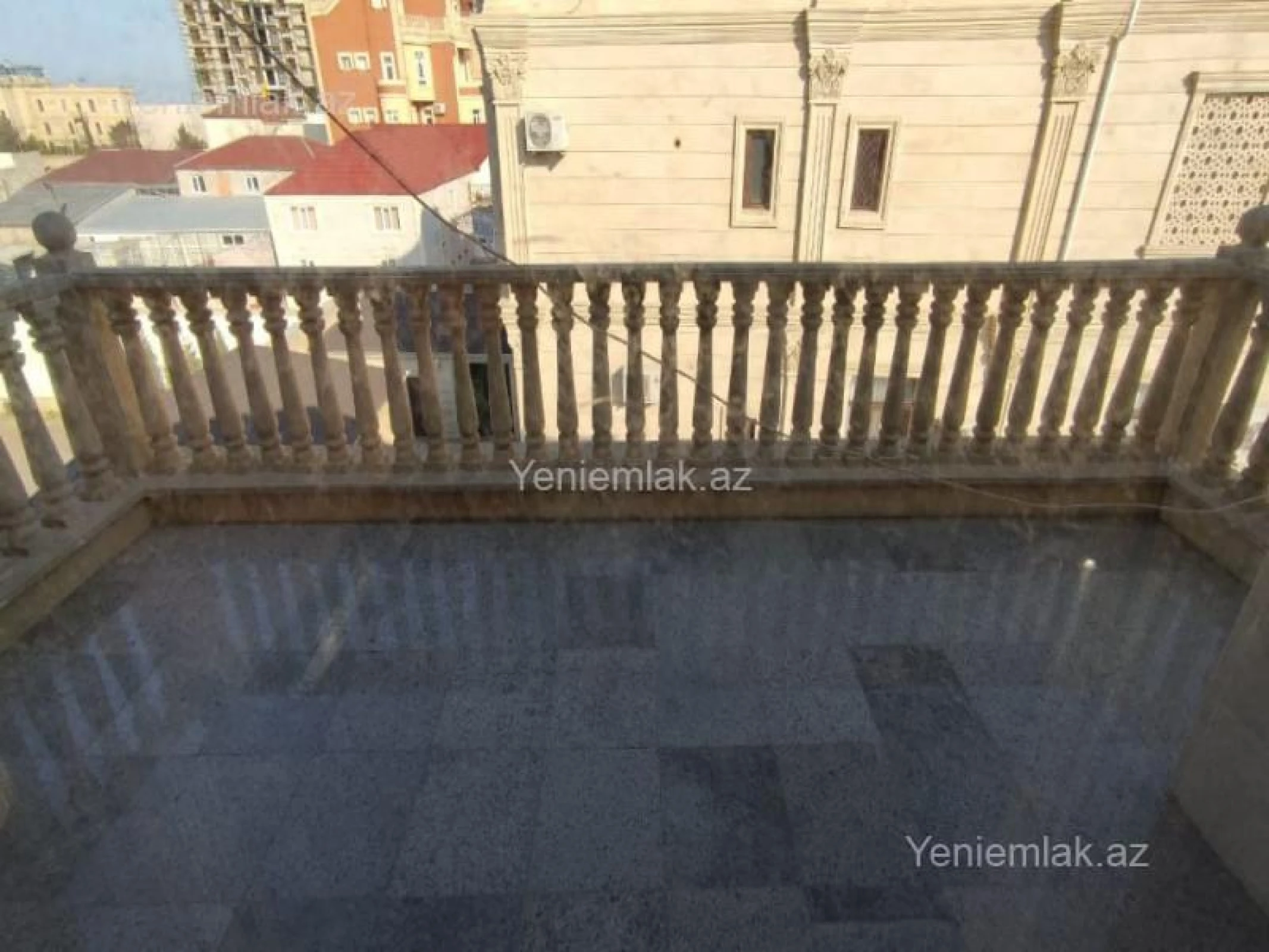 Satılır 8 otaqlı həyət evi 250 m²