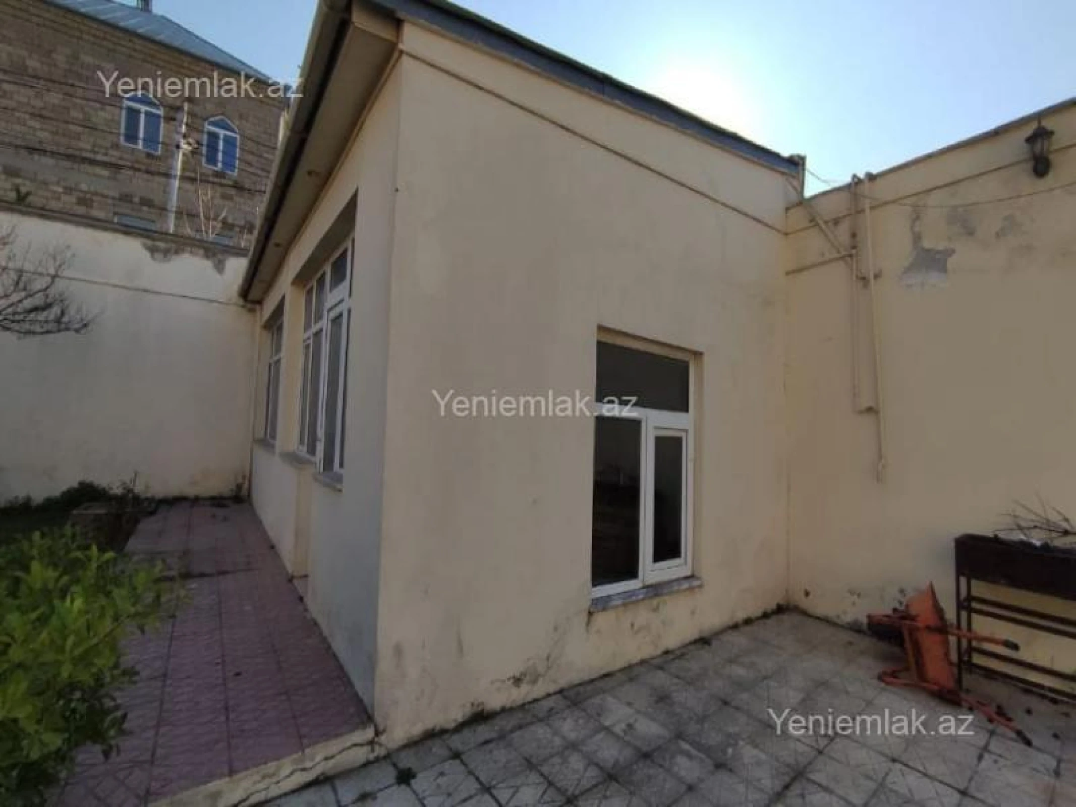 Satılır 8 otaqlı həyət evi 250 m²