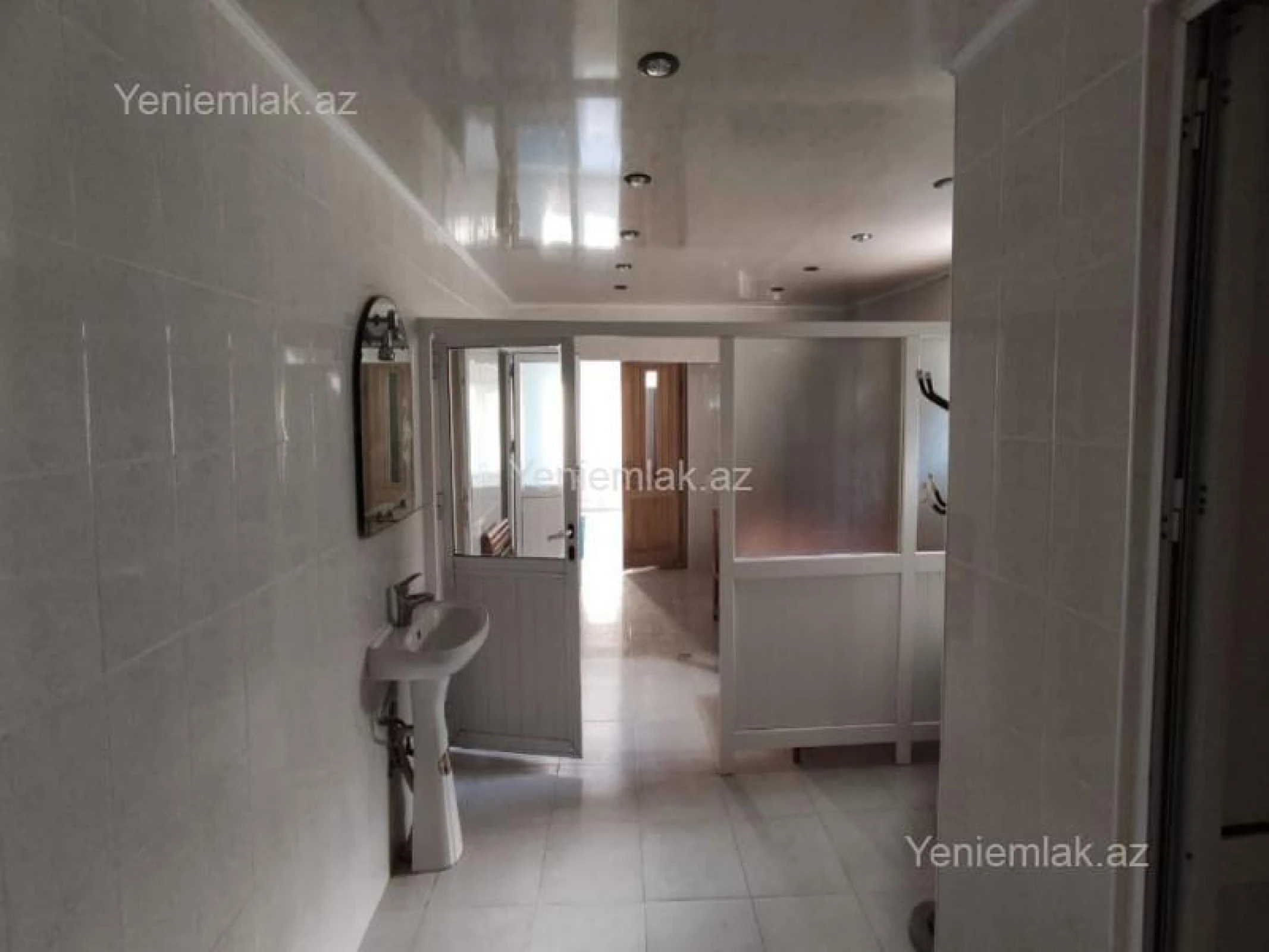 Satılır 8 otaqlı həyət evi 250 m²